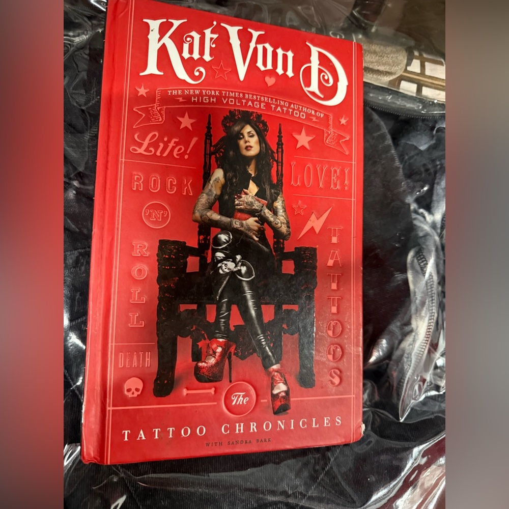Kat Von D Tattoo Chronicles Book 2010 art inked tv star like New LA ink